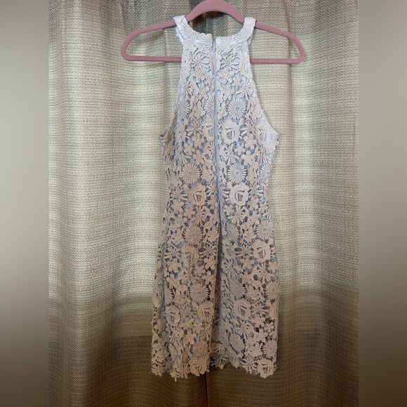 Elegant Lace Dress - Picture 3 of 5